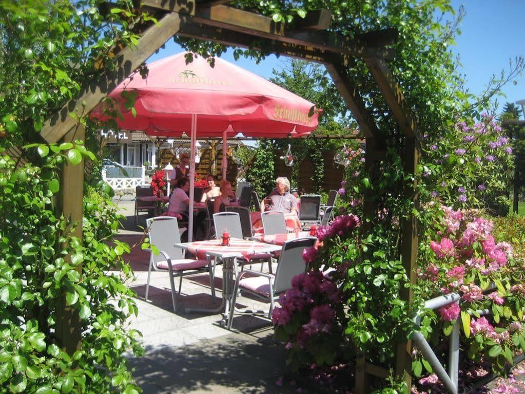 Hotel-Restaurant Vier Linden Stade Exterior photo
